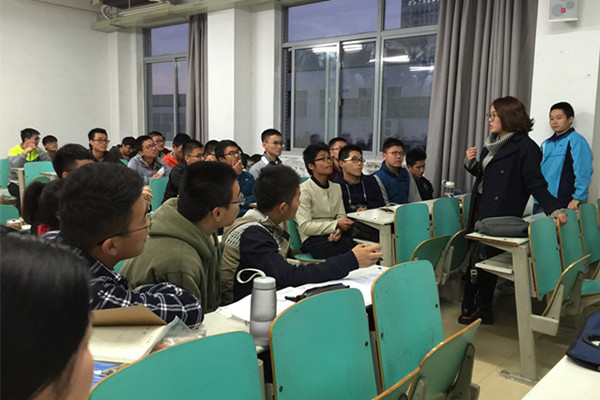 我院开展地理信息科学专业学生适应性教育活动