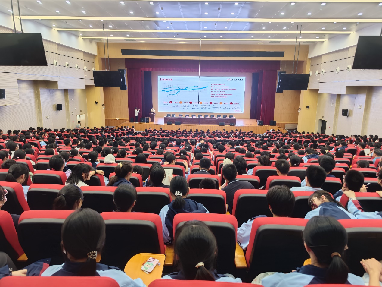 beat365在铜陵中学签约挂牌合肥工业大学 优质生源基地